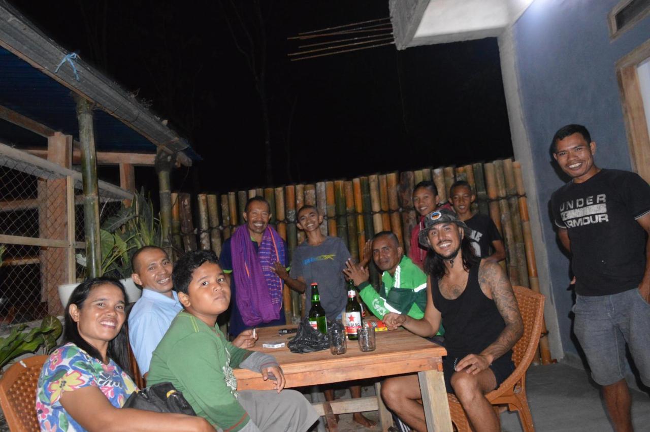 Labuan Bajo Mahoni Guesthouse Exterior foto