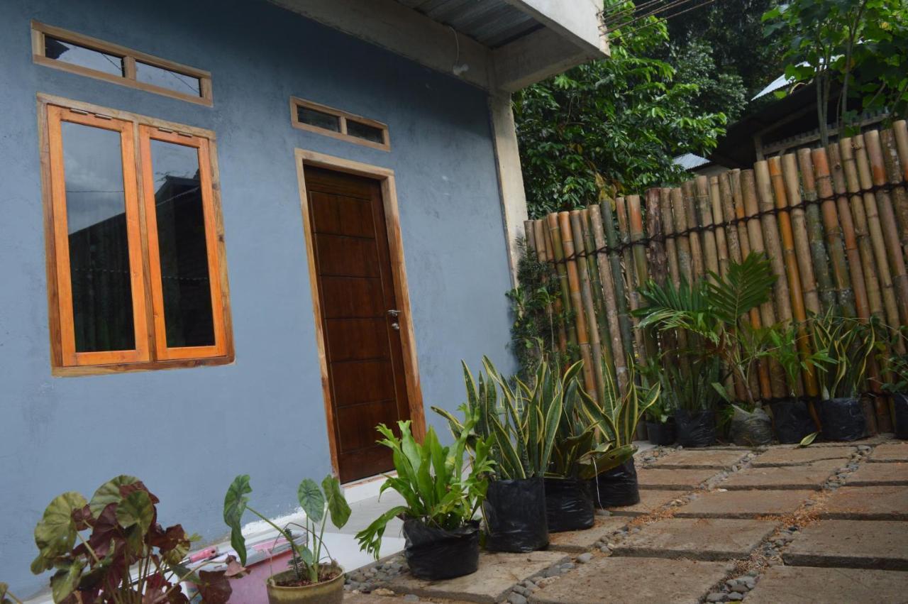 Labuan Bajo Mahoni Guesthouse Exterior foto