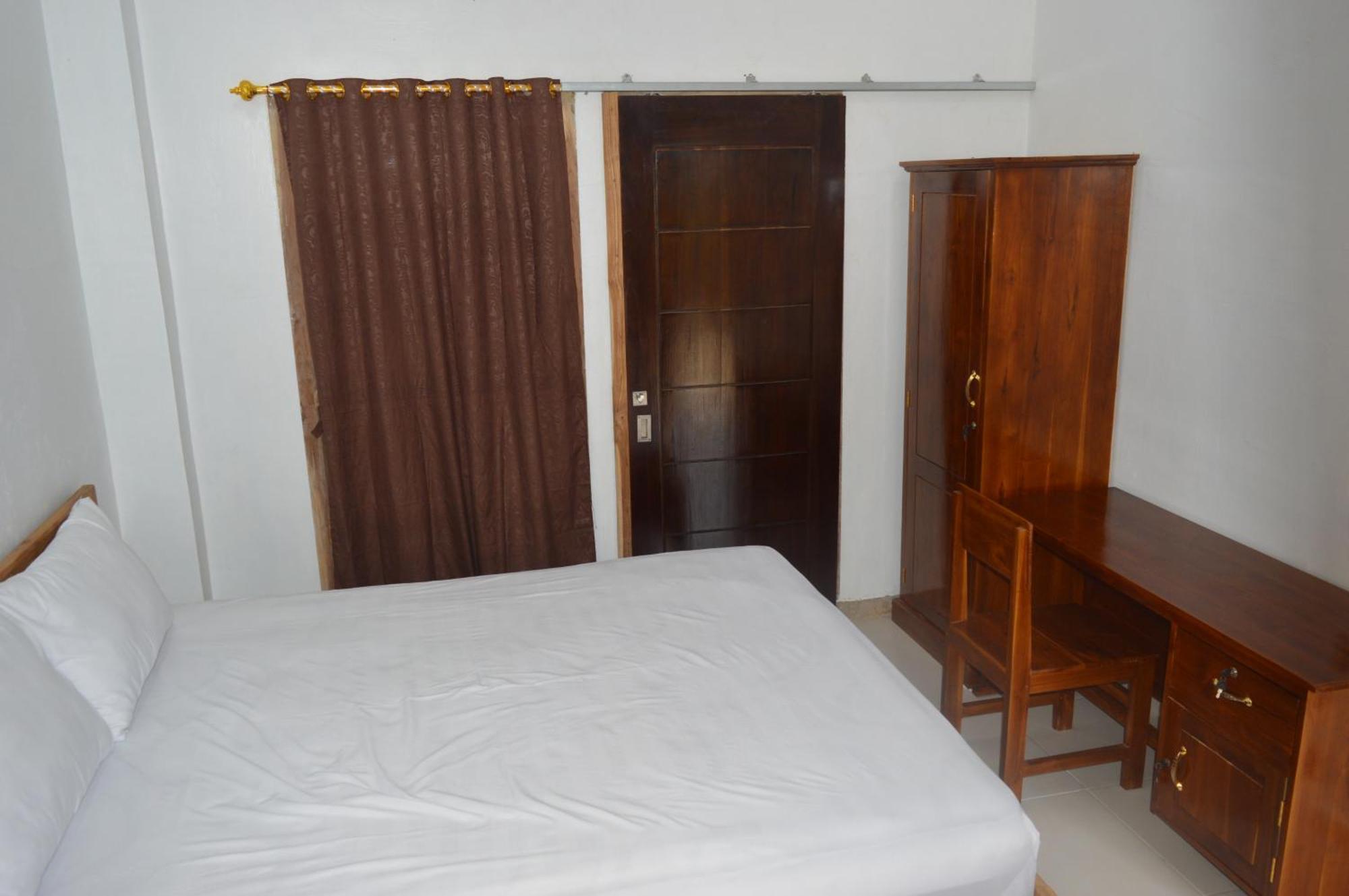Labuan Bajo Mahoni Guesthouse Exterior foto